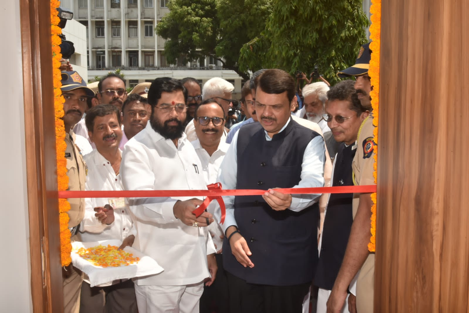 शासकीय कारभार जलदगतीने व पारदर्शक पद्धतीने होण्यासाठी आता मंत्रालयात मध्यवर्ती टपाल केंद्र 
